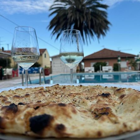 Al Borgo Village Pietra Ligure Buitenkant foto