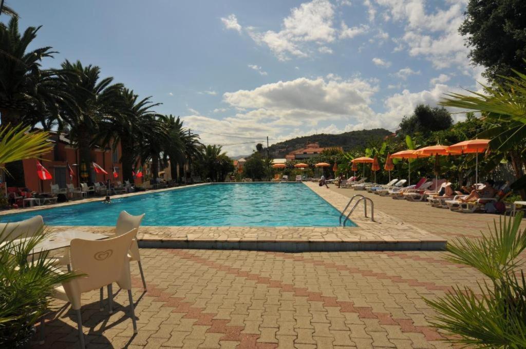 Al Borgo Village Pietra Ligure Buitenkant foto