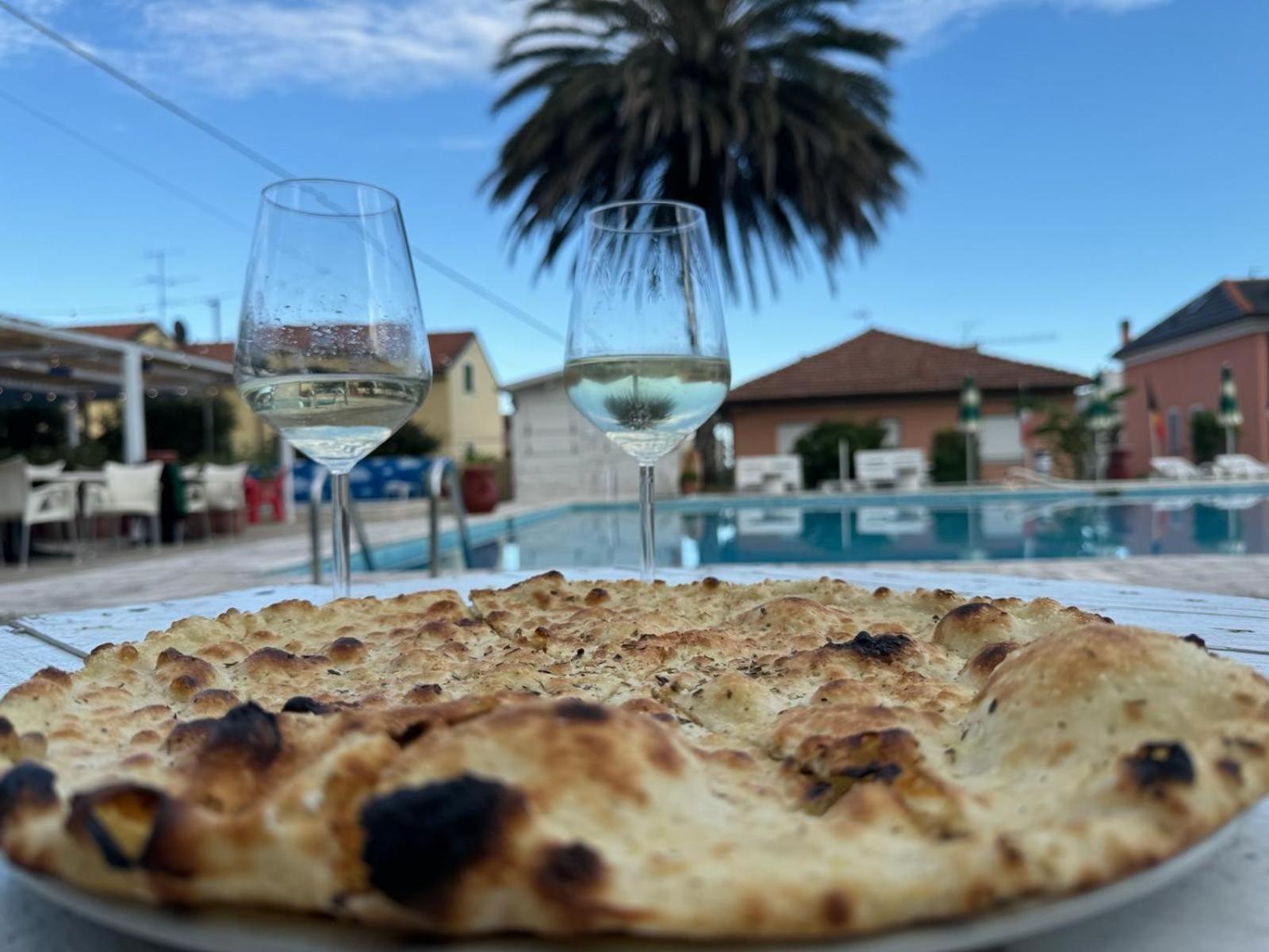 Al Borgo Village Pietra Ligure Buitenkant foto