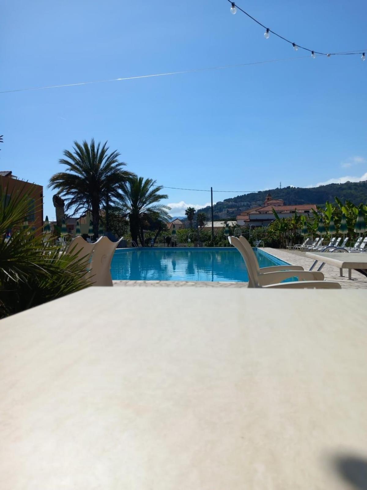 Al Borgo Village Pietra Ligure Buitenkant foto
